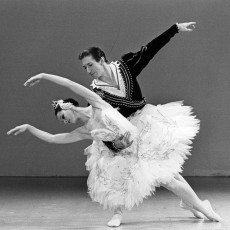 001 Marilyn Rowe and Kelvin Coe in Swan Lake 1983_730