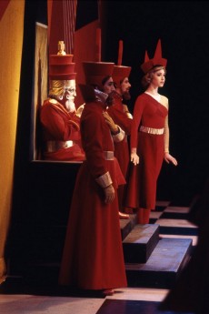 RobertHelpmann_RedKing_Checkmate_PhotoGregoryMcCloskey_1986_731x1099