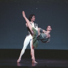 NLA029_LiCunxin_MaryMcKendrie_1990_DonMcMurdo_730 Li Cunxin and Mary McKendry in Esmerela Pas de deux, 1990. Photo Don McMurdo. Courtesy National Library of Australia