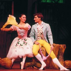Fiona Tonkin_David McAllister La Fille mal gardee 1989 Photo David Simmonds_730 Fiona Tonkin and David McAllister in La Fille mal gardée, 1989. Photo David Simmonds
